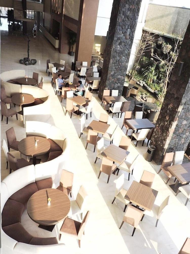 Ascent Premiere Hotel And Convention Malang Zewnętrze zdjęcie