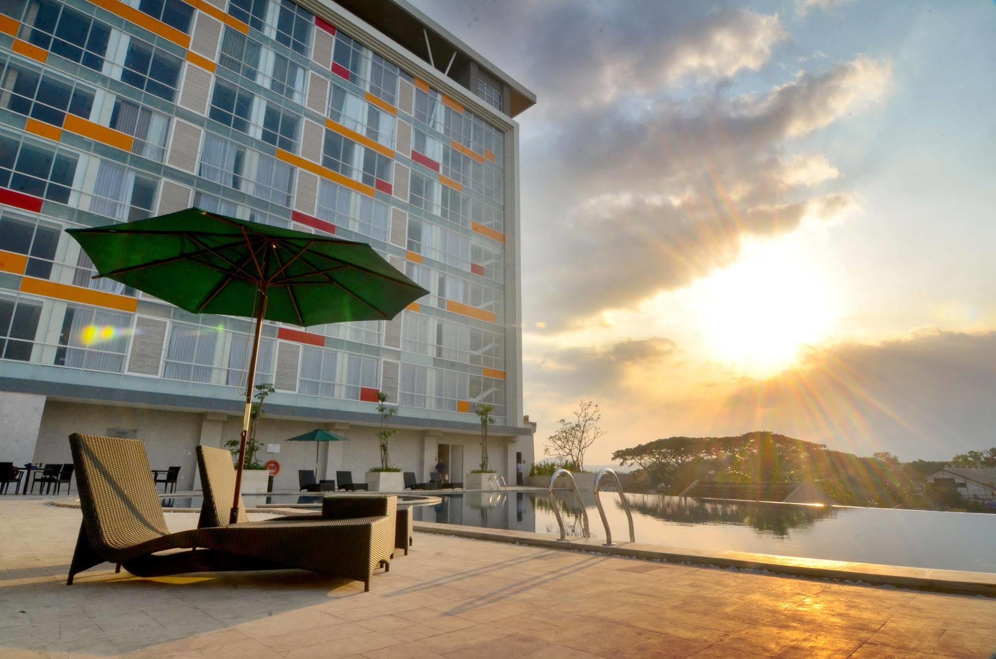 Ascent Premiere Hotel And Convention Malang Zewnętrze zdjęcie
